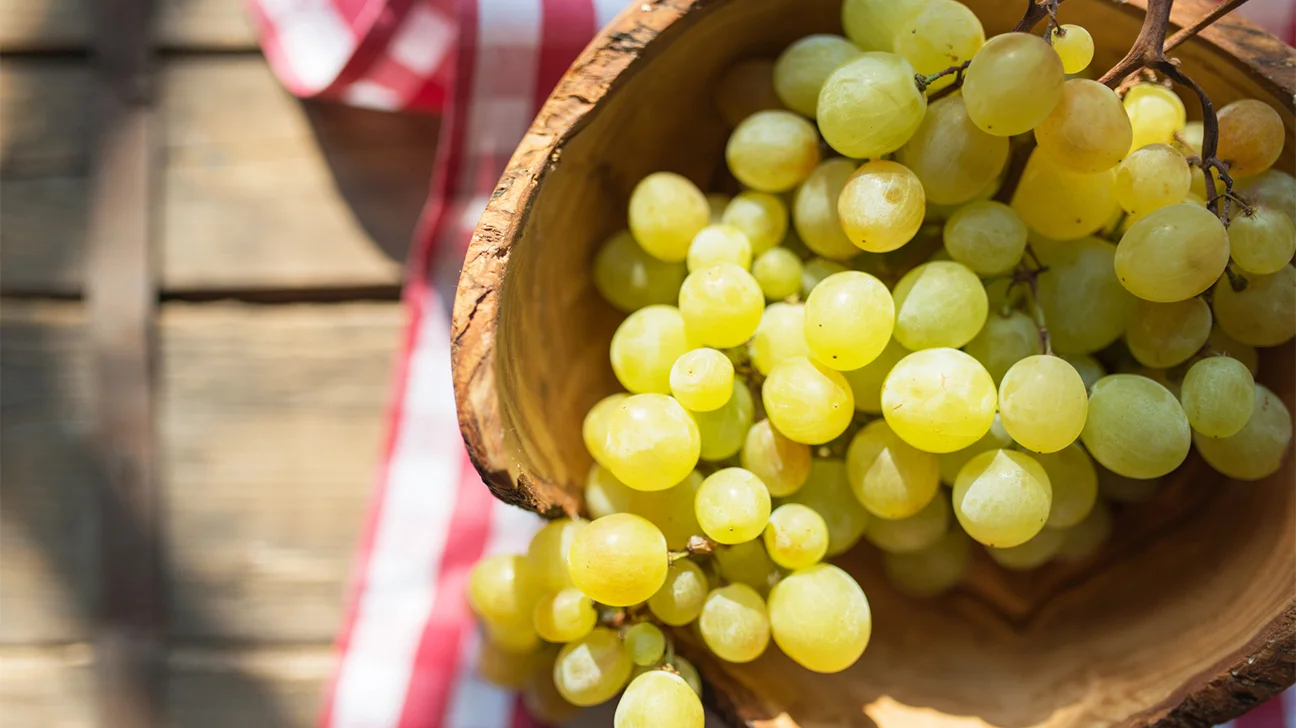 The Wonders of Grapes: Nutrition, Benefits, Side Effects, and More